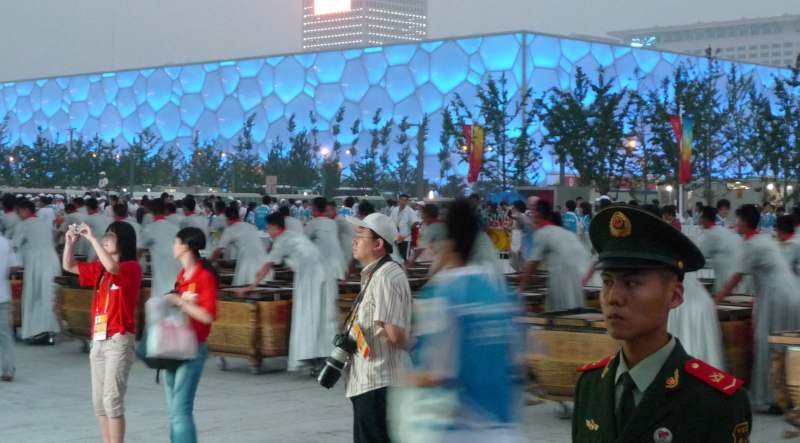 Die Schwimmsportzentrum Water Cube, hier während der Olympischen Spiele 2008, wurde für die Winterspiele 2022 zum Ice Cube mit vier Curlingfeldern.
Foto: Dirk Schmidtke